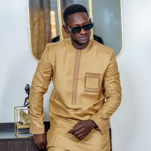 ensemble tradi moderne beige sablé – broderies géométriques ton sur ton – issa classic dakar