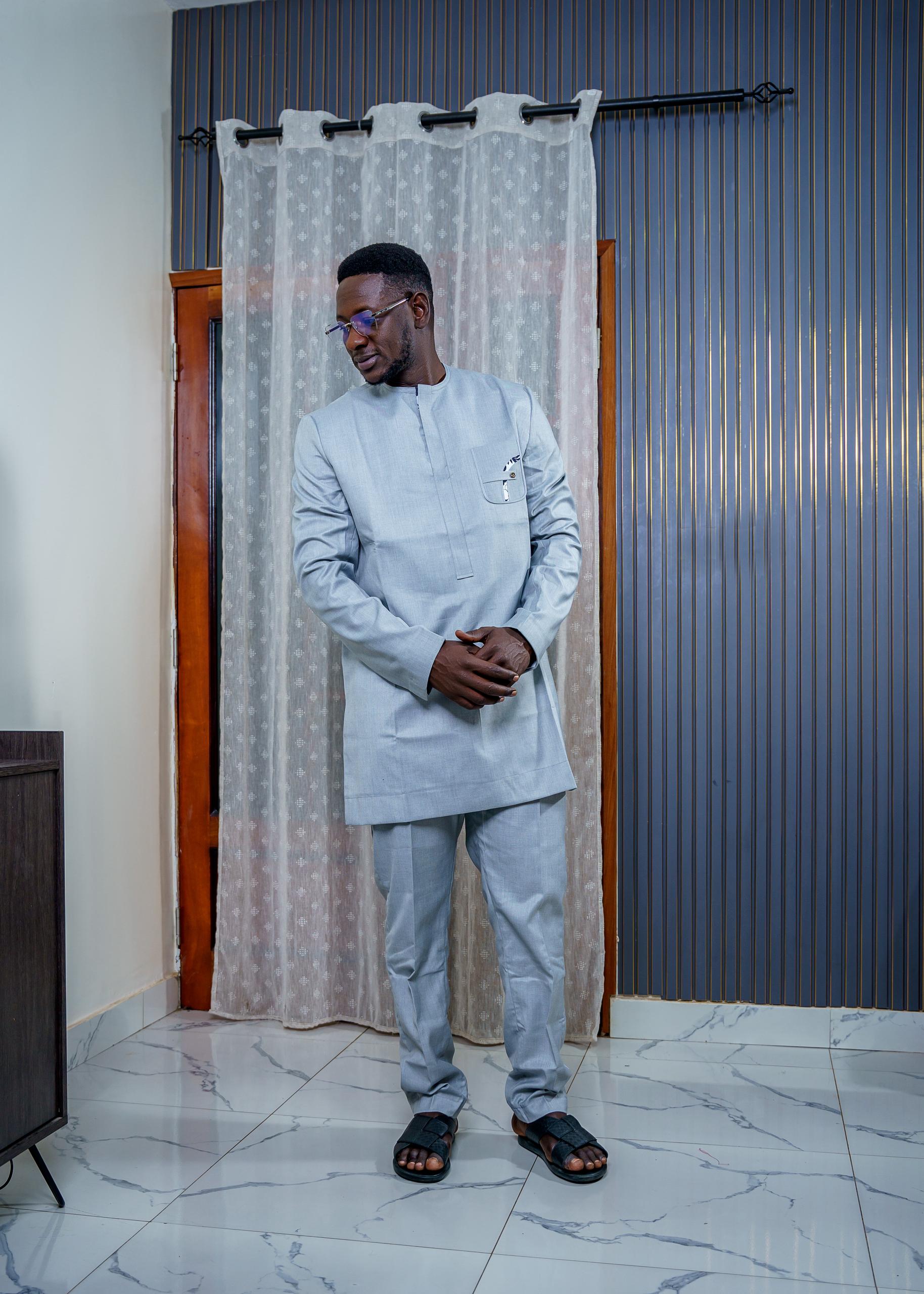 ensemble tradi moderne gris perle – Élégance zen & finitions Épurées – issa classic dakar ensemble tradi moderne gris perle – Élégance zen & finitions Épurées – issa classic dakar