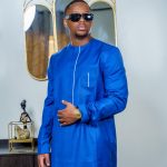 ensemble tradi moderne bleu Électrique – ligne blanche Épurée – issa classic dakar
