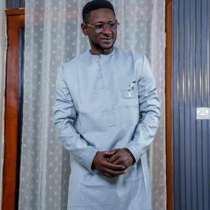 ensemble tradi moderne gris perle – Élégance zen & finitions Épurées – issa classic dakar