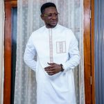 ensemble tradi moderne blanc pur & broderies sablées – Élégance prestige – issa classic dakar