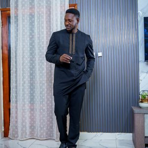 ensemble tradi moderne noir "obsidienne" – broderies verticales or – issa classic dakar