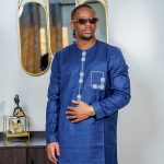 ensemble tradi moderne bleu indigo – broderies florales blanches – issa classic dakar