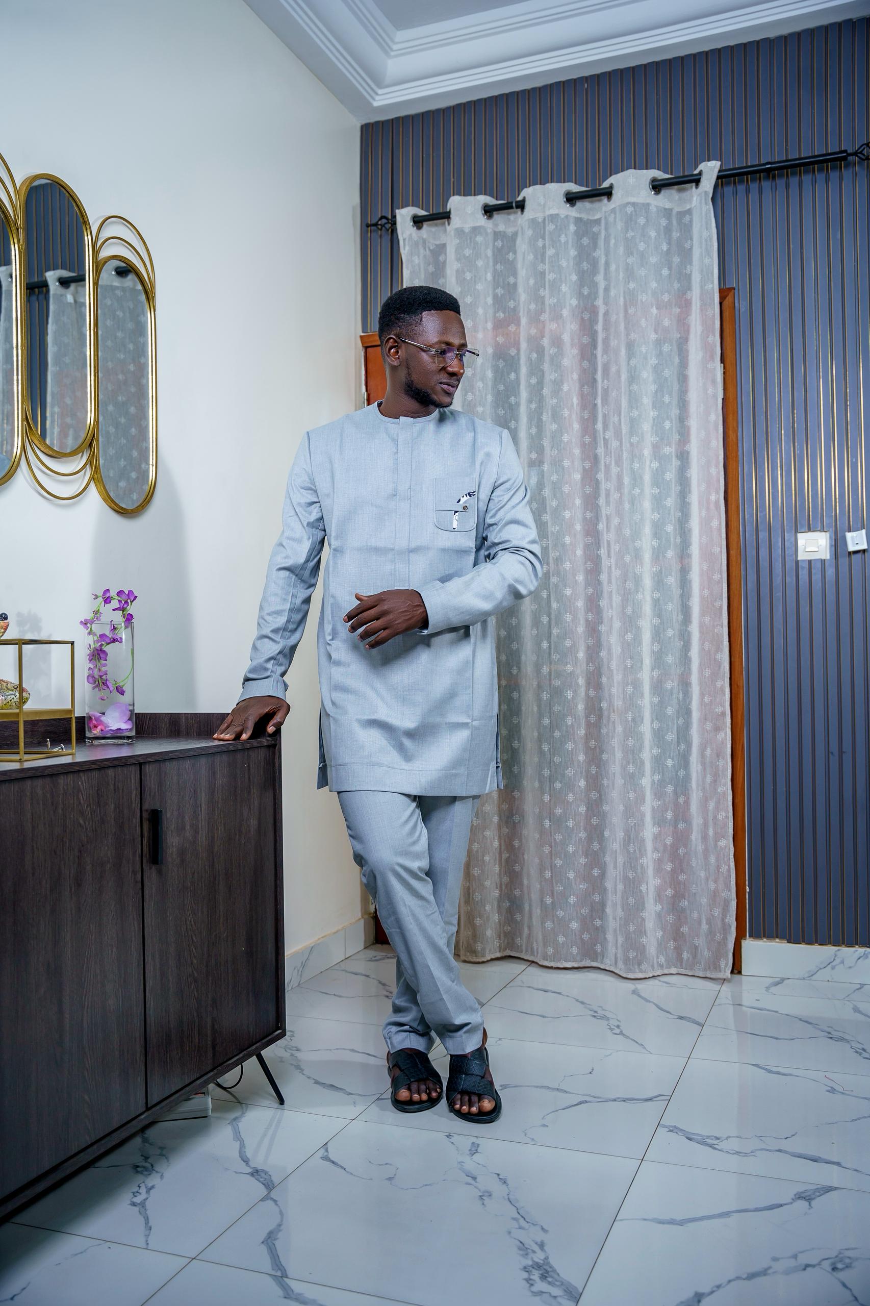 ensemble tradi moderne gris perle – Élégance zen & finitions Épurées – issa classic dakar ensemble tradi moderne gris perle – Élégance zen & finitions Épurées – issa classic dakar